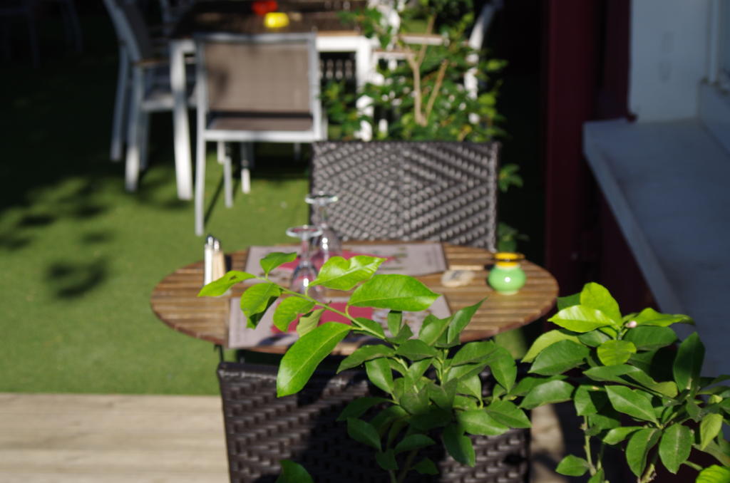 Le Robinson Hotel Pierrelatte ภายนอก รูปภาพ