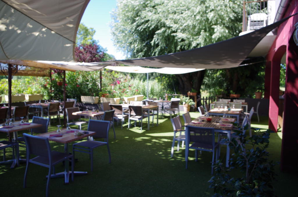 Le Robinson Hotel Pierrelatte ภายนอก รูปภาพ